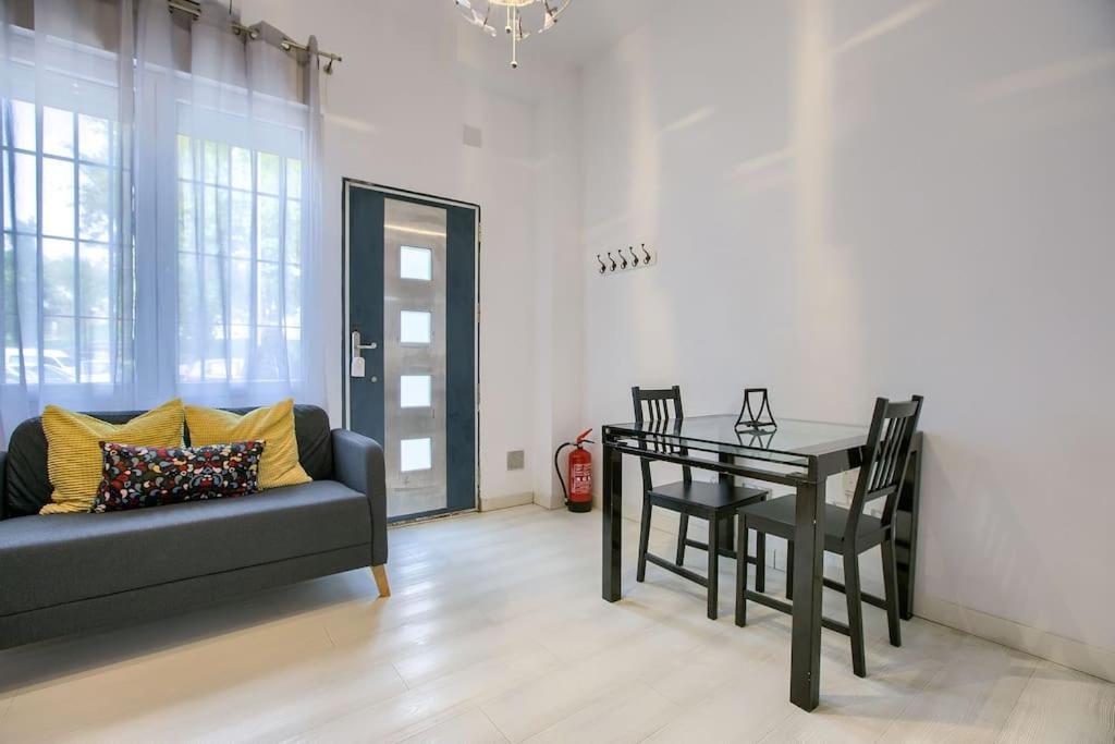 Cozy Getaway In Madrid Apartment Ngoại thất bức ảnh